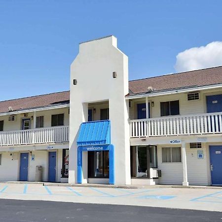 Travelodge By Wyndham Brattleboro Vt Exterior photo