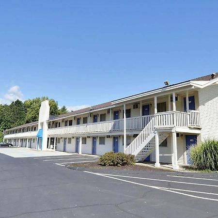 Travelodge By Wyndham Brattleboro Vt Exterior photo