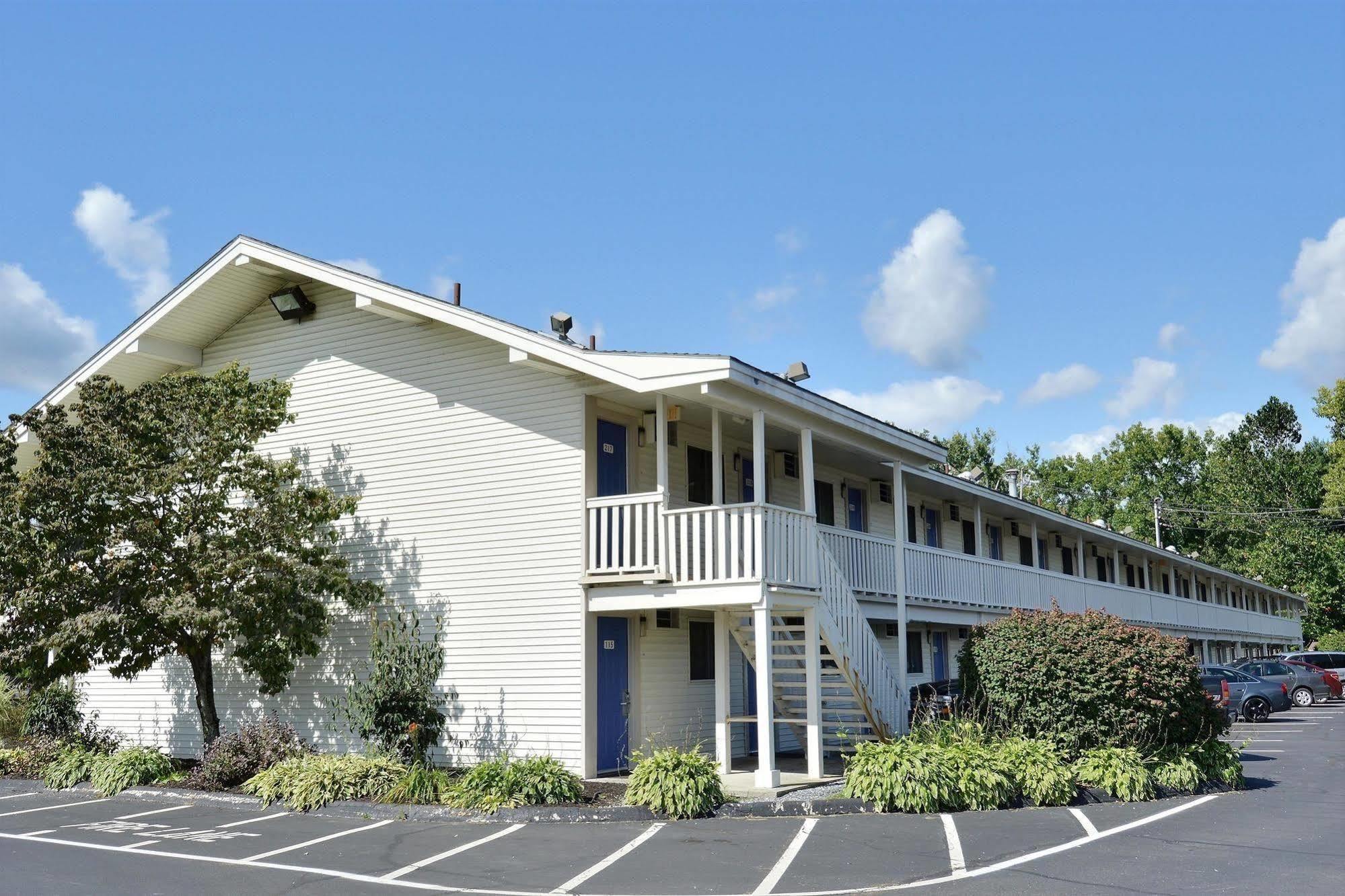 Travelodge By Wyndham Brattleboro Vt Exterior photo