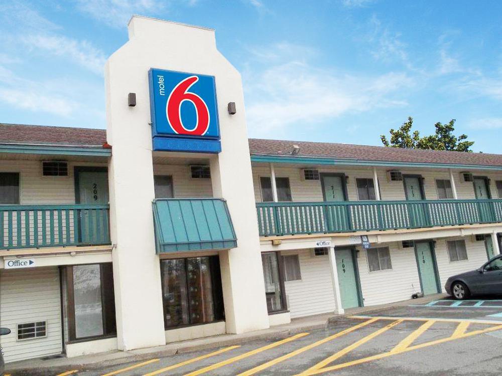Travelodge By Wyndham Brattleboro Vt Exterior photo