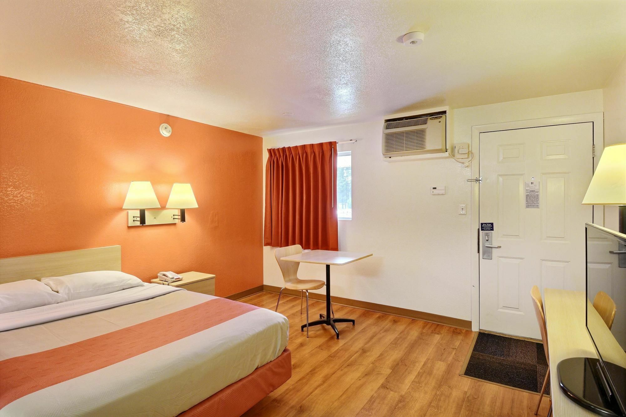 Travelodge By Wyndham Brattleboro Vt Exterior photo
